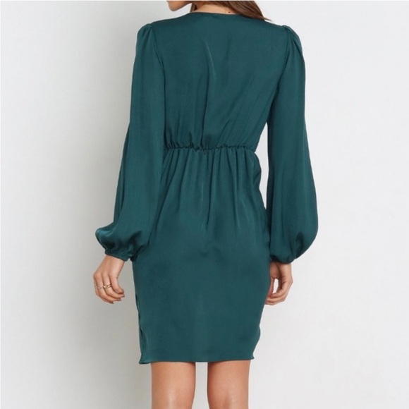 Petal and Pup Kataleya Long-Sleeved V-Neck Emerald Green Dress NWT US 4 - Picture 3 of 9